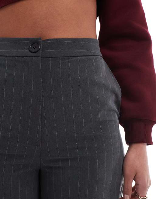 ASOS DESIGN Tall – Elegante Hose in gestreiftem Anthrazit mit lockerem, geradem Schnitt, 5 von 5