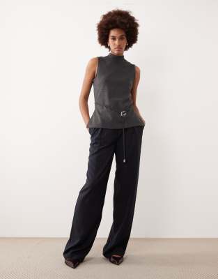 ASOS DESIGN Tall - Elegante Hose in Marineblau mit weitem Bein, Bundfalten und Nadelstreifen