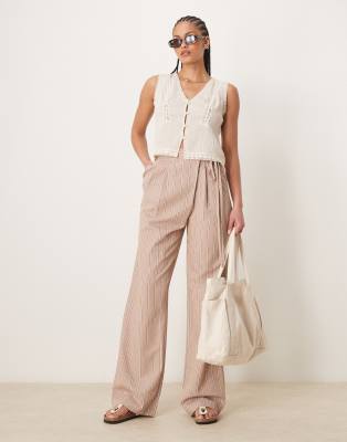 ASOS DESIGN Tall - Elegante Hose in Nerzbraun mit Streifen, Leinenanteil und gebundenem Wickeldetail-Bunt