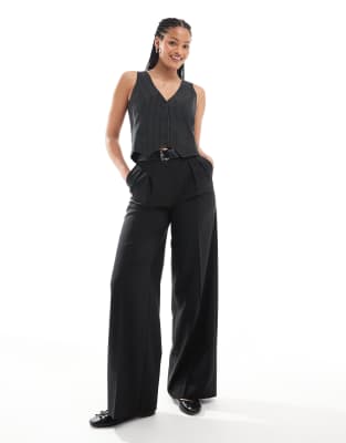 ASOS DESIGN Tall - Elegante Hose in Schwarz mit Gürtel und lockerem Schnitt