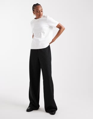 ASOS DESIGN Tall - Elegante Hose in Schwarz mit Nadelstreifen und lockerem, geradem Schnitt
