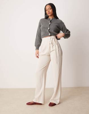 ASOS DESIGN Tall - Elegante Hose in Steinbeige mit gebundenem Wickeldetail-Neutral