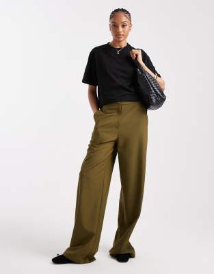ASOS DESIGN Tall - Elegante, lässig und gerade geschnittene Hose in Khaki-Grün