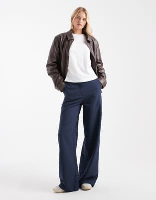 ASOS DESIGN Tall - Elegante Relaxed-Fit-Hose in Marineblau mit geradem Schnitt