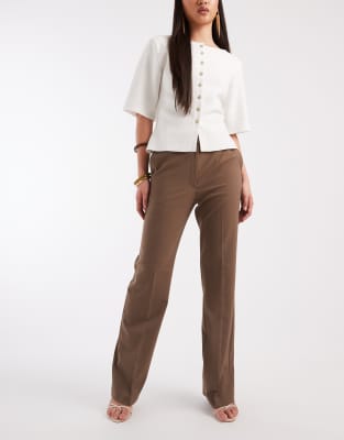 ASOS DESIGN Tall - Elegante, schmal geschnittene Hose mit geradem Bein in dunklem Taupe-Brown