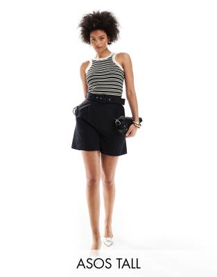 ASOS DESIGN Tall - Elegante Shorts in Schwarz mit Gürtel und Leinenanteil