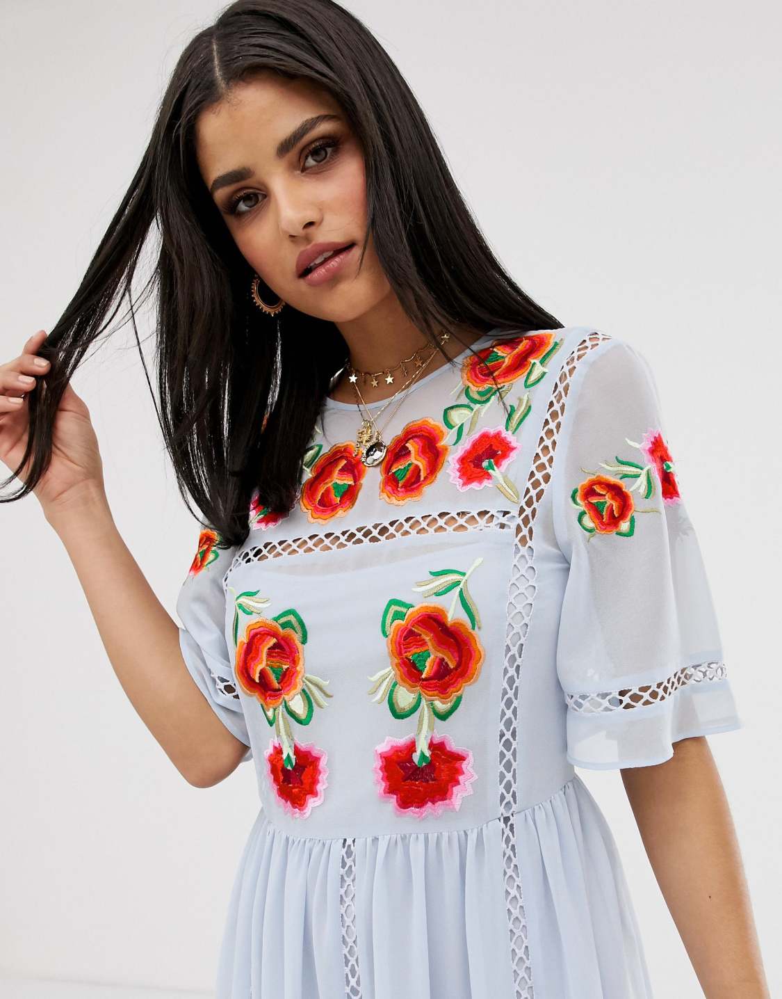 Asos uk. Вырез с вышивкой