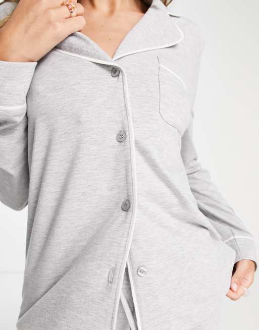 ASOS DESIGN Tall - Ensemble de pyjama avec chemise manches longues et pantalon à liseré contrastant - Gris, 3 de 4