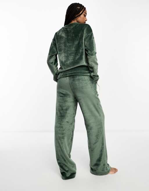 ASOS DESIGN Tall exclusive lounge super soft fleece sweat & pants set in green , 2 of 4