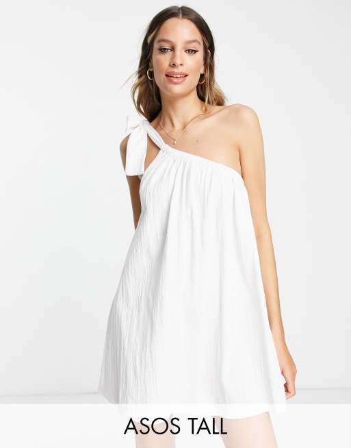 ASOS DESIGN Tall - Gekreukelde playsuit met blote schouder in wit