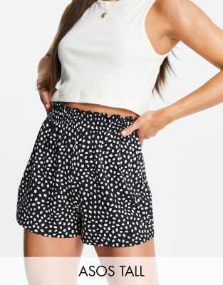 ASOS DESIGN Tall - Gepunktete Shorts mit geraffter Taille-Bunt