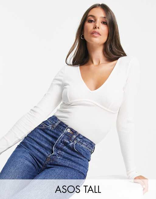 ASOS DESIGN Tall - Geribbelde top met diepuitgesneden hals en bustezoom in crème