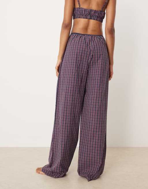 ASOS DESIGN Tall - Geruite pyjamabroek met wijde pijpen en elastische tailleband in rood en blauw, 3 van 5