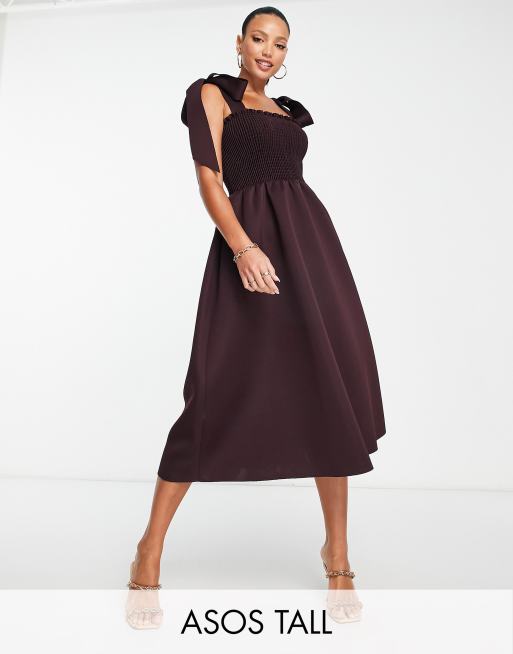 ASOS DESIGN Tall Gesmokte midi galajurk met gestrikte schouderbandjes in aubergine