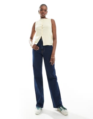 ASOS DESIGN Tall - Getönte Straight Jeans mit Comfort-Stretch-Marineblau