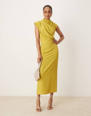 ASOS DESIGN Tall - Hochgeschlossenes, ärmelloses Midikleid in Gold mit drapiertem Ausschnitt-Neutral