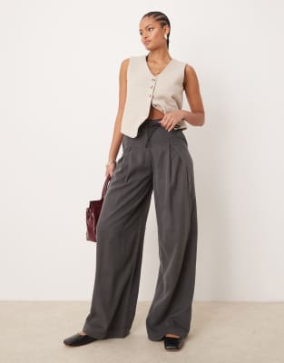 ASOS DESIGN Tall - Hose in Grau mit Bindegürtel, weitem Bein und Bundfalten