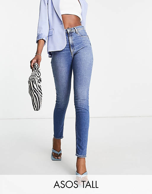 ASOS DESIGN Tall - Hourglass - Farleigh - Smalle mom jeans met hoge taille in mid-wassing