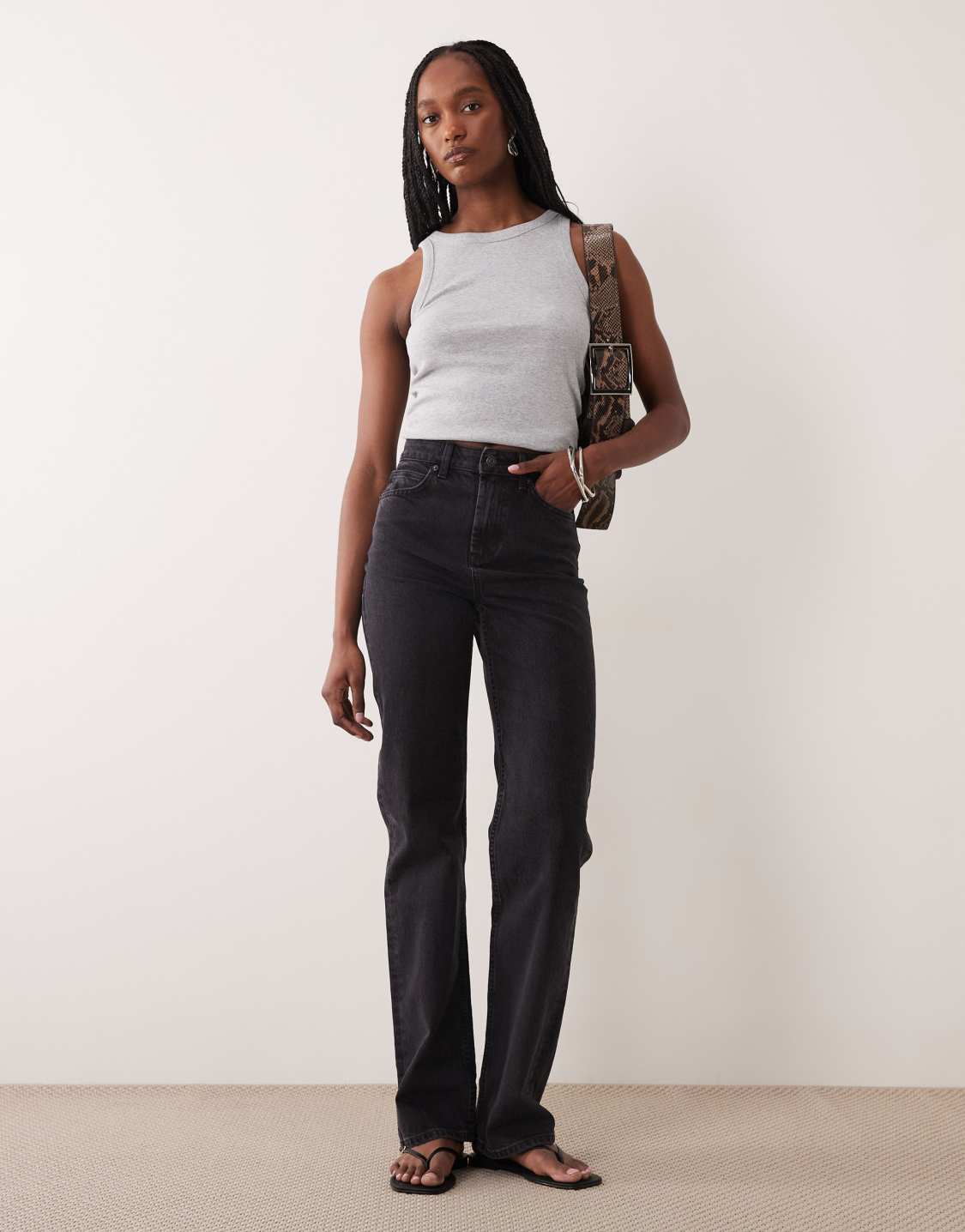 ASOS DESIGN Tall - Jean droit en denim stretch confortable - Noir