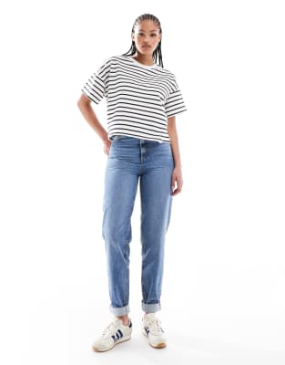 ASOS DESIGN Tall - Jean mom décontracté à taille haute - Bleu moyen W26 L38