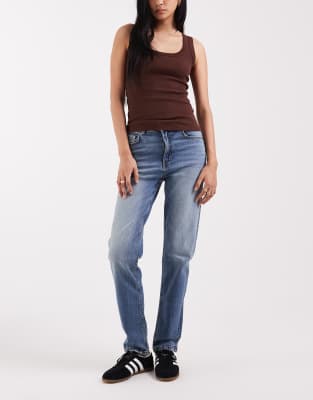 ASOS DESIGN Tall - Jean mom slim - Délavage vintage-Bleu W32 L36