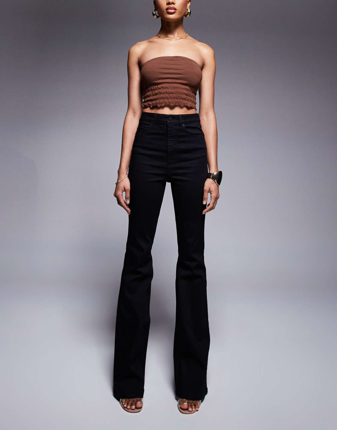 ASOS DESIGN Tall - Jean sculptant évasé en tissu power stretch - Noir