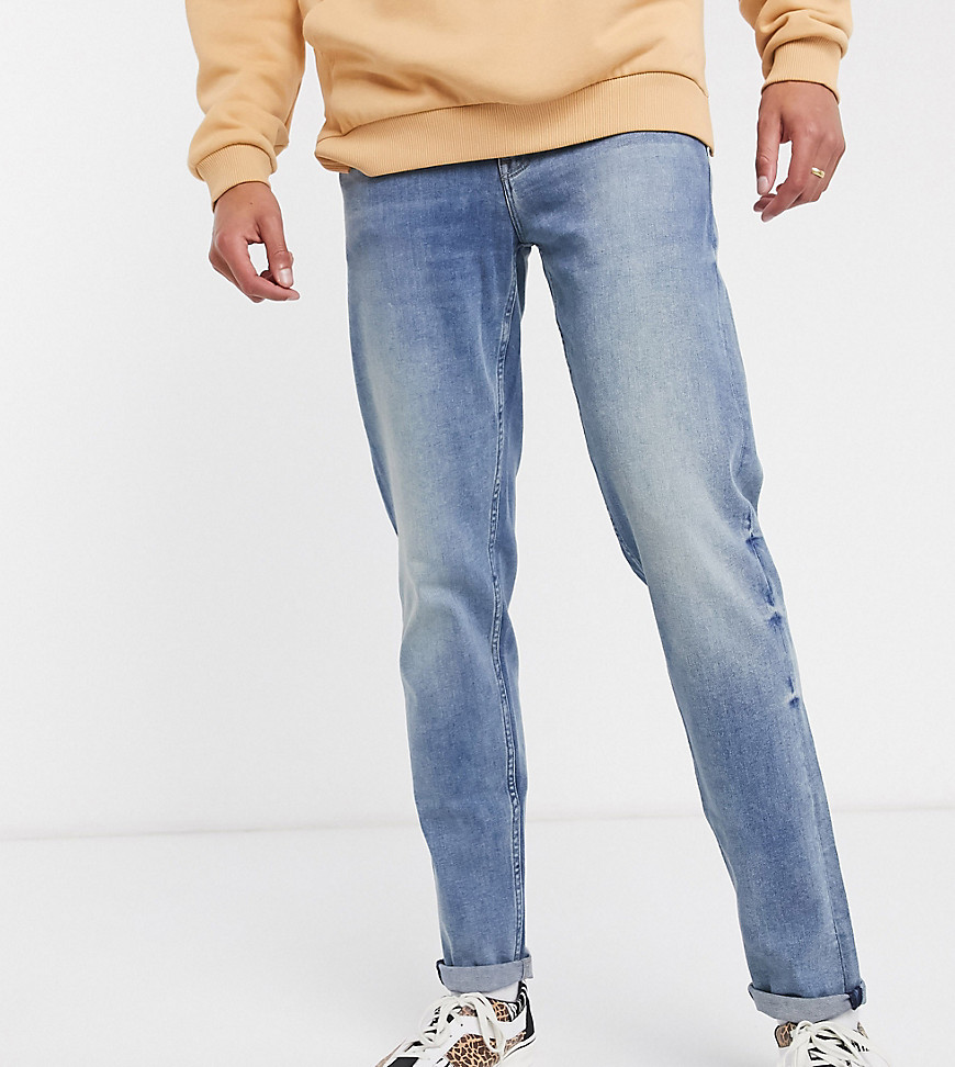ASOS DESIGN Tall - Jeans met smaltoelopende pijpen in mid wash blue-Blauw