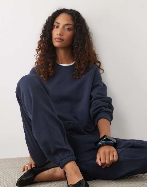 ASOS DESIGN Tall - Joggers con vuelta y tejido brushback en azul marino, 2 de 5