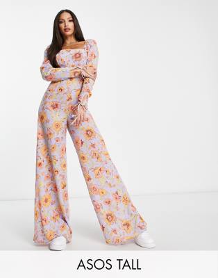 ASOS DESIGN Tall - Jumpsuit aus Blasenkrepp mit Blumenmuster und eckigem Ausschnitt-Bunt