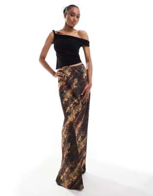 ASOS DESIGN Tall - Jupe longue coupée en biais en satin imprimé serpent - view 1
