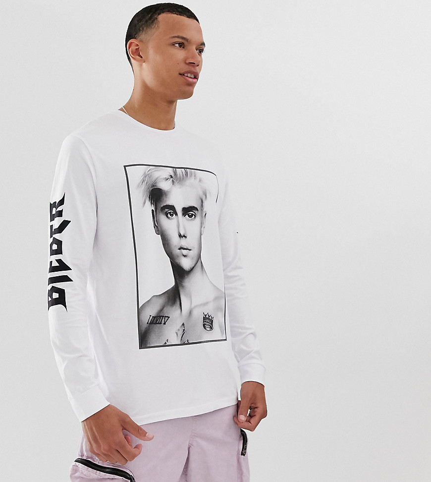 ASOS DESIGN Tall - Justin Bieber - Ruimvallend T-shirt met lange mouwen en print op de voorkant en mouw-Wit