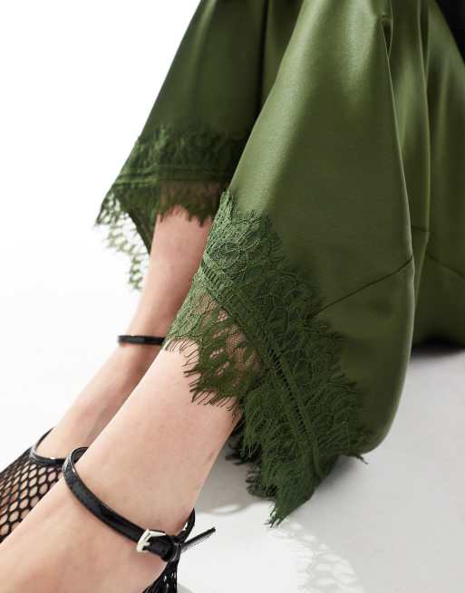 ASOS DESIGN Tall - Kakifarvet maxinederdel i satin med blondekant, 5 af 5