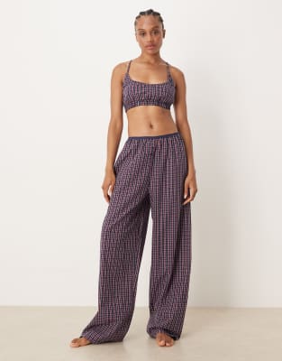ASOS DESIGN Tall - Karierte Pyjama-Hose in Rot und Blau mit weitem Bein und elastischem Bund