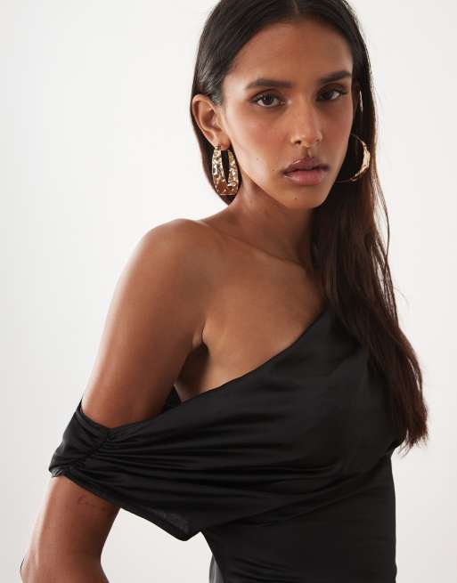 ASOS DESIGN Tall klänning med sänkt axelsöm och asymmetrisk godet-fåll i svart, 3 av 4