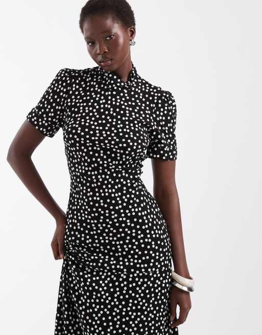 ASOS DESIGN Tall kortärmad maxiklänning med hög krage i monoprickigt tryck, 2 av 4