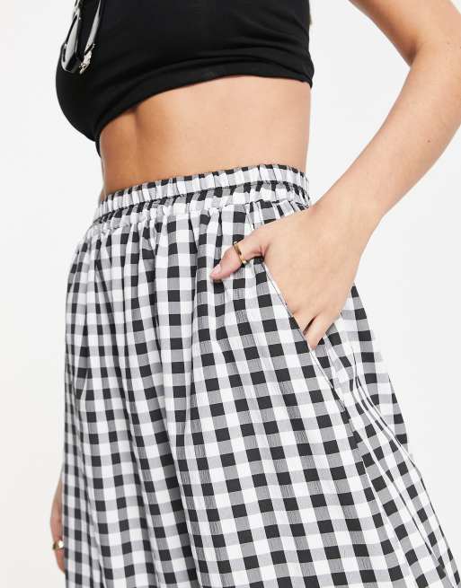ASOS DESIGN Tall - Lagdelt midinederdel med lommer i gingham-tern, 3 af 4
