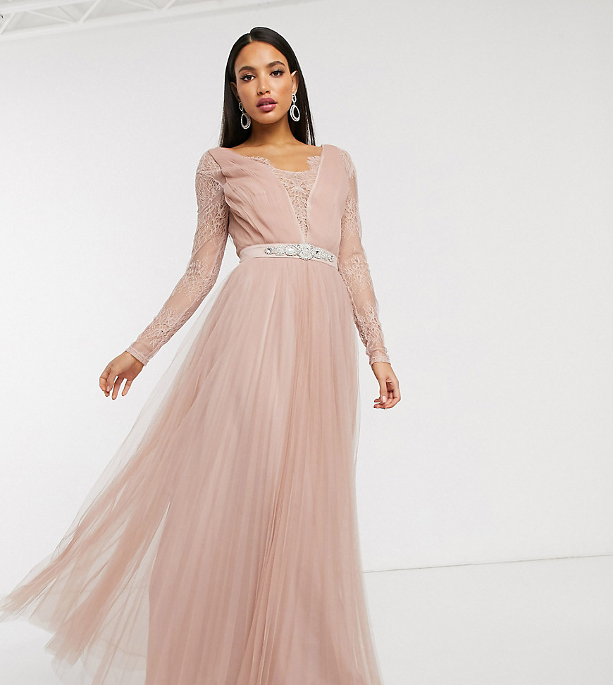 ASOS DESIGN - Tall - Lange jurk van tule met kanten mouwen en versierde taille-Roze