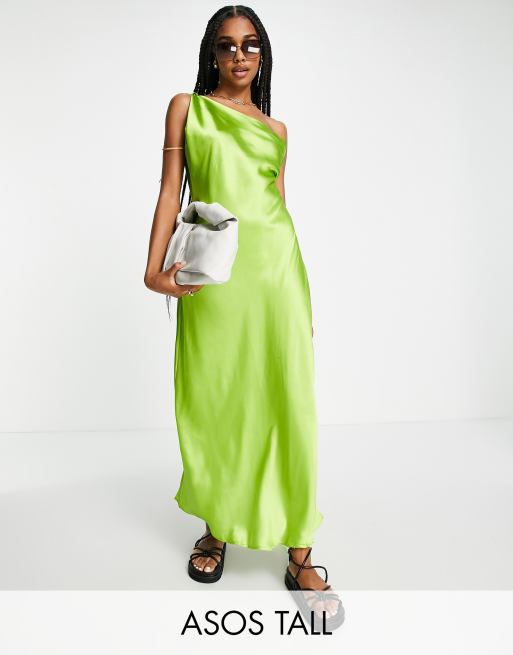ASOS DESIGN Tall – Langes Strandkleid zum Reinschlüpfen aus grünem Satin mit schmalem One-Shoulder-Träger