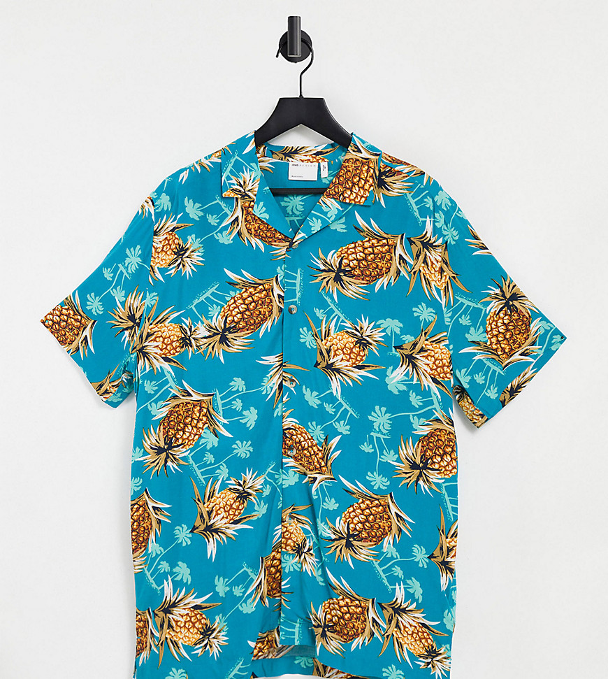 ASOS DESIGN Tall – Legeres Hemd aus Viskose mit breitem Revers und Ananasmuster-Blau