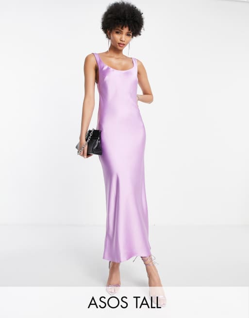 ASOS DESIGN Tall – Liliowa, satynowa sukienka midi na ramiączkach, z dekoltem w kształcie litery U