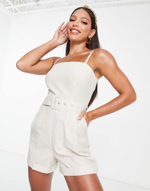 ASOS DESIGN Tall – Ljusbeige playsuit med skärp och smala axelband, 4 av 4