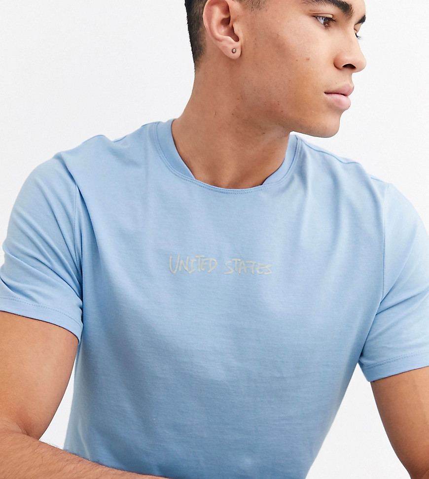 ASOS DESIGN Tall – Ljusblå t-shirt i ekologisk bomull med v-sprund i halsen och stadstryck