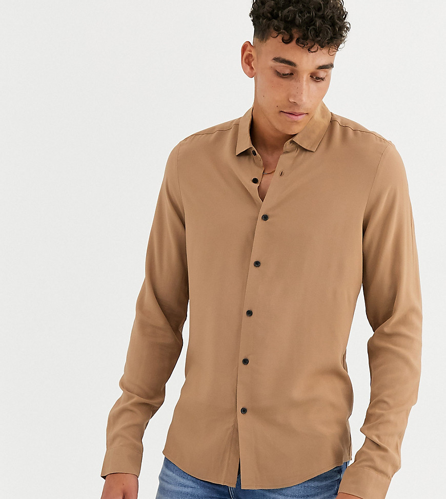 ASOS DESIGN Tall – Ljusbrun viskosskjorta med normal passform-Guldbrun
