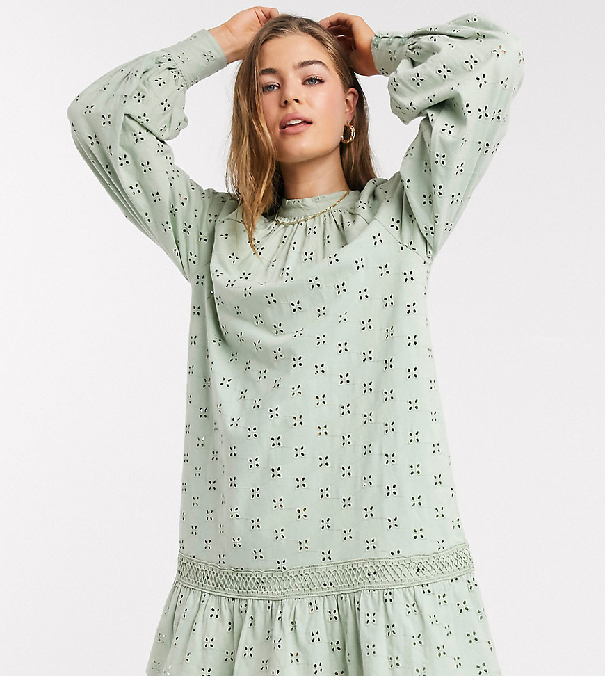 ASOS DESIGN Tall – Ljusgrön smockklänning i minimodell med lång ärm och broderie anglaise