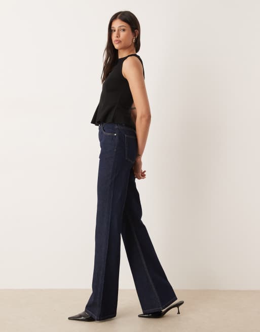 ASOS DESIGN Tall – Locker geschnittene, ausgestellte Jeans in Rinse-Waschung, 2 von 5