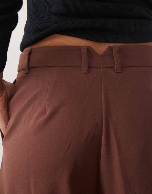 ASOS DESIGN Tall locker geschnittene gerade Hose in Schokobraun, 4 von 5