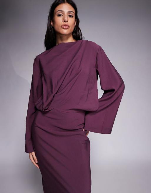 ASOS DESIGN Tall – Langärmliges Maxikleid in Pflaume mit Schrägschnitt und Zierfalten an der Taille