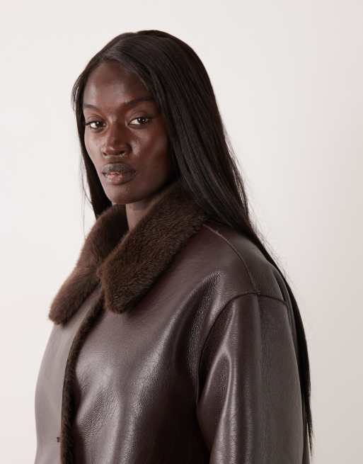ASOS DESIGN Tall Longline-Shearlingjacke mit Faux-Fur-Futter in Dunkelbraun, 3 von 4