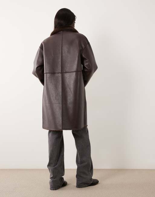 ASOS DESIGN Tall Longline-Shearlingjacke mit Faux-Fur-Futter in Dunkelbraun, 4 von 4