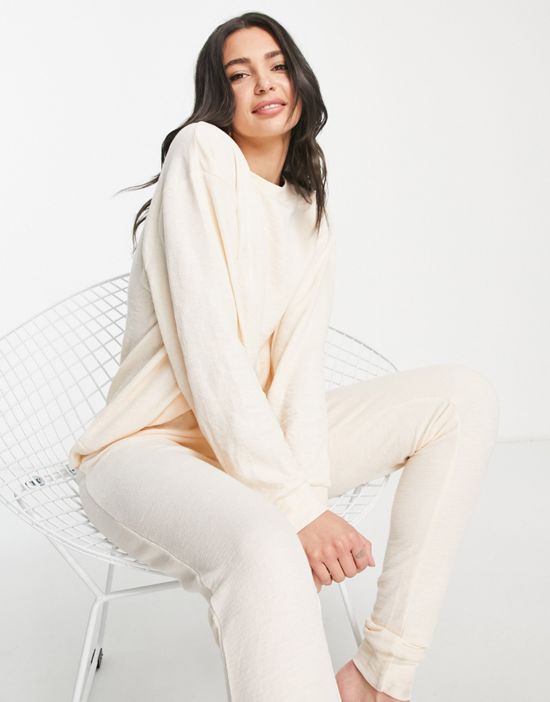 https://images.asos-media.com/products/asos-design-tall-lounge-lightweight-slubby-sweat-sweatpants-set-in-oatmeal/201341197-4?$n_550w$&wid=550&fit=constrain